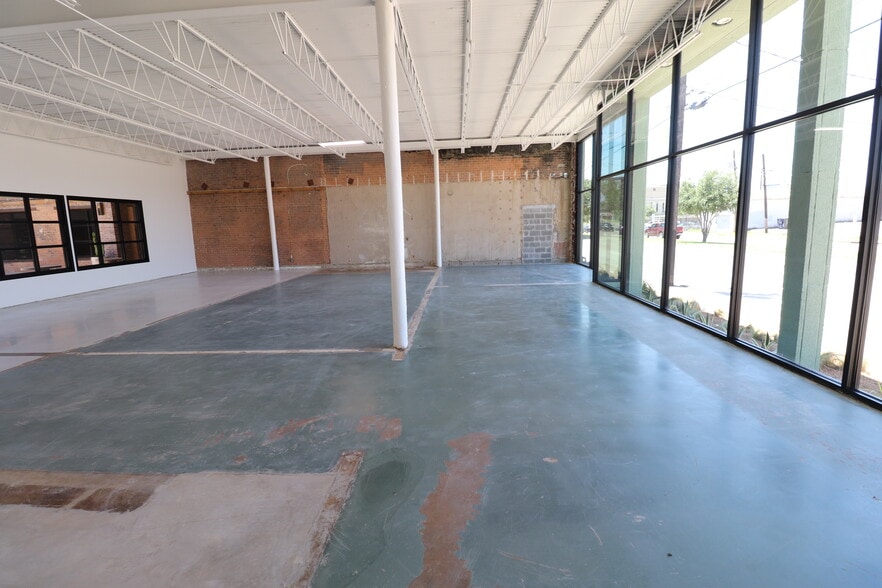 More Photos Of 4320 Main St, Dallas Loft Creative Space For Sale
