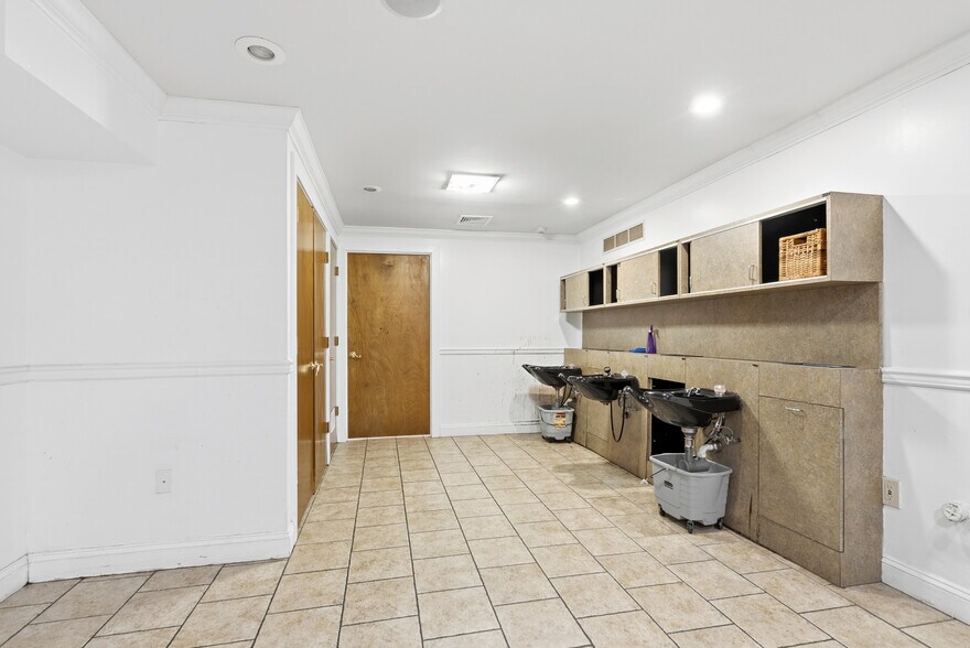 More Photos Of 329 W Girard Ave, Philadelphia Storefront Retail Residential For Lease