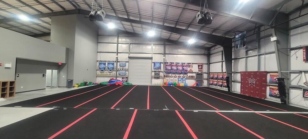 More Photos Of 8200 Cypress Plaza Dr, Jacksonville Health Club For Lease