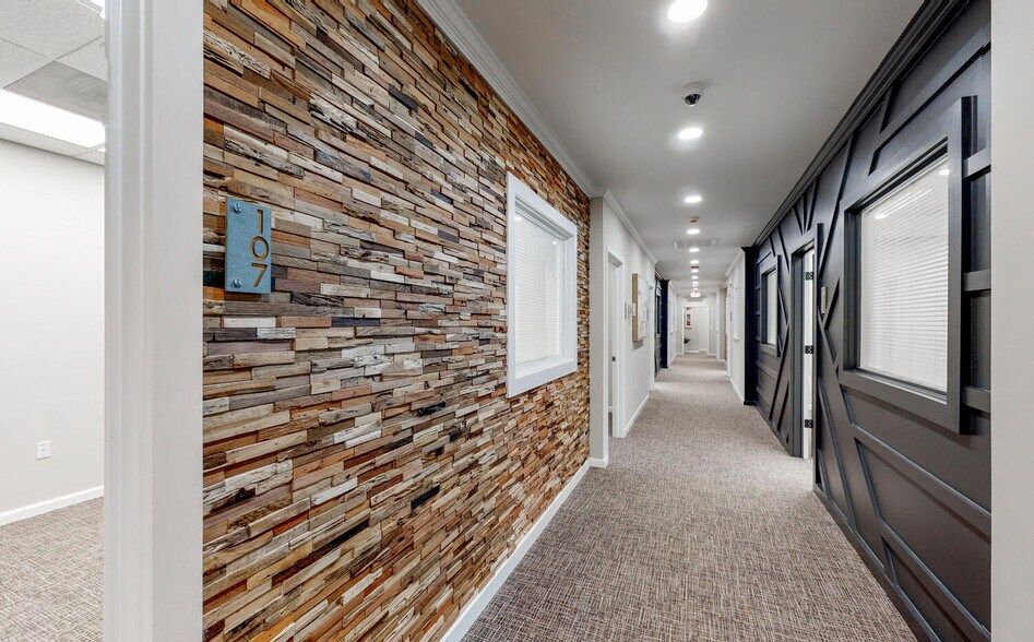 More Photos Of 48 S Market St, Elizabethtown Office For Lease