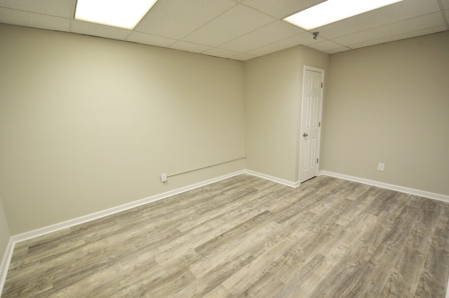 More Photos Of 130 Elk St, Lexington Manufacturing For Lease