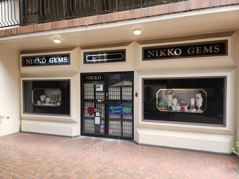 More Photos Of 438-444 Hobron Ln, Honolulu Office For Sale