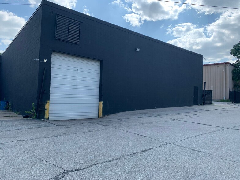 More Photos Of 821 Melbourne St, Cincinnati Warehouse For Lease