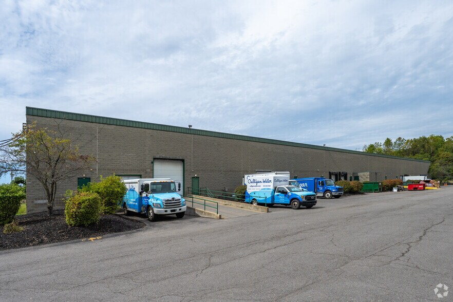 More Photos Of 211 Overlook Dr, Sewickley Warehouse For Lease