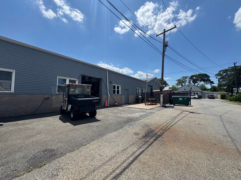 More Photos Of 41 Degnon Blvd, Bay Shore Manufacturing For Lease