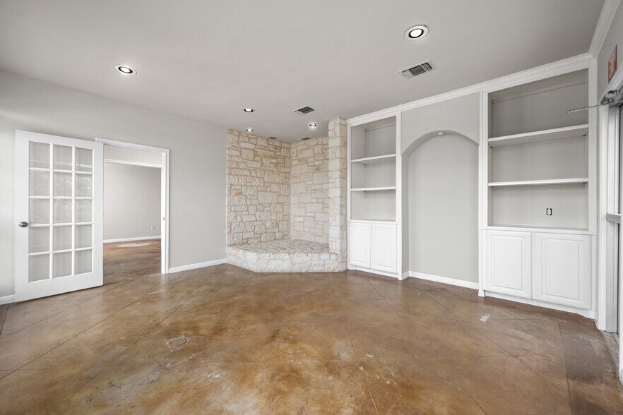 More Photos Of 19019 TX-71, Spicewood Office Residential For Lease