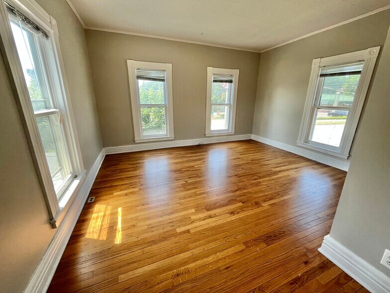 More Photos Of 1085 W Main St, Troy Medical For Sale