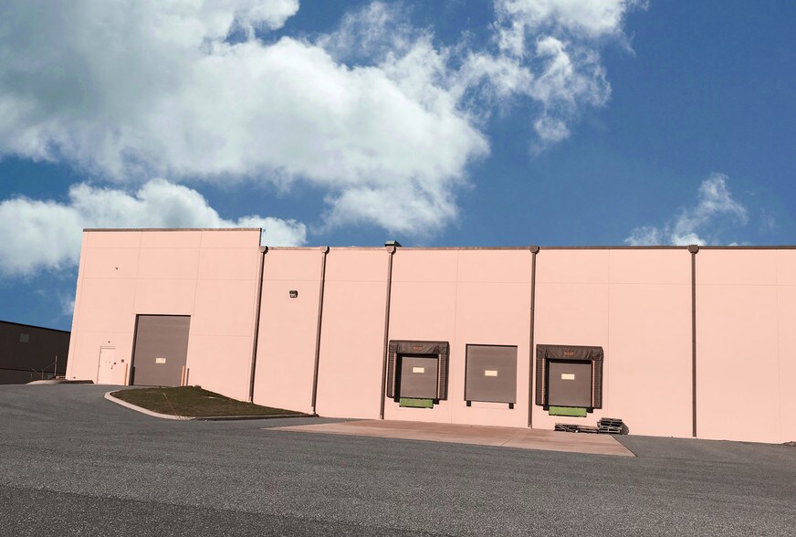 More Photos Of 1420 Stoneridge Dr, Middletown Warehouse For Lease
