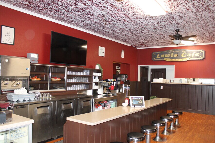 More Photos Of 145 S Main St, Saint Clair Storefront For Sale