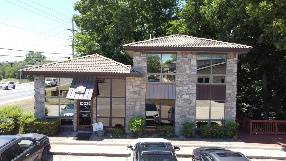 More Photos Of 9 Halsted Cir, Rogers Medical For Lease