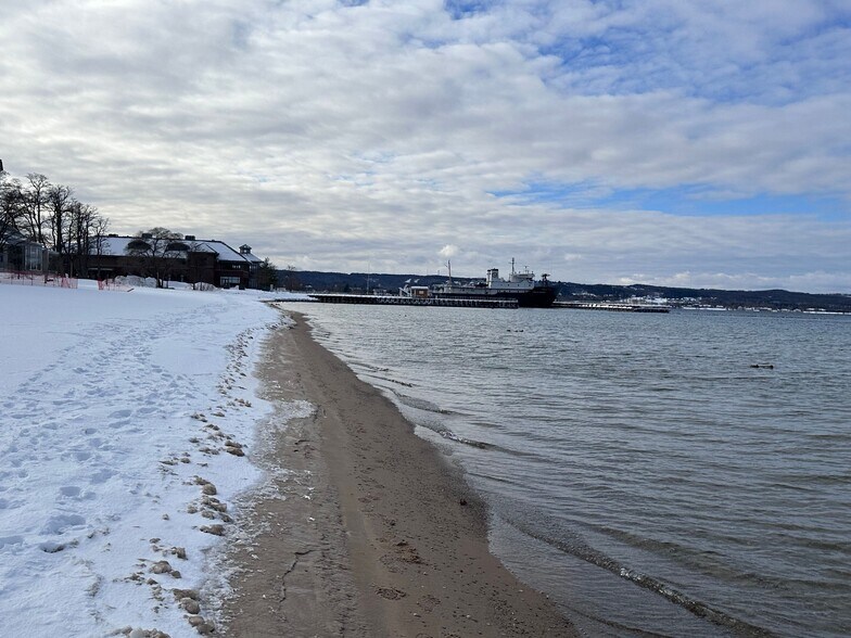 More Photos Of 841 E Front St, Traverse City Hotel For Sale