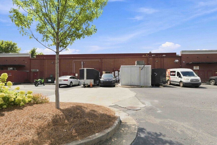 More Photos Of 12872 State Highway 9, Alpharetta Storefront For Lease