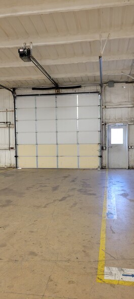 More Photos Of 4300 S US Highway 281, Pleasanton Warehouse For Lease