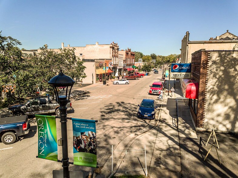 More Photos Of 134 S Main St, Oregon Restaurant For Sale