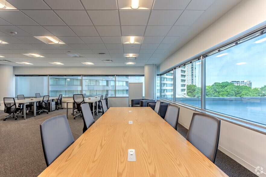 More Photos Of 101 N Tryon St, Charlotte Office For Lease