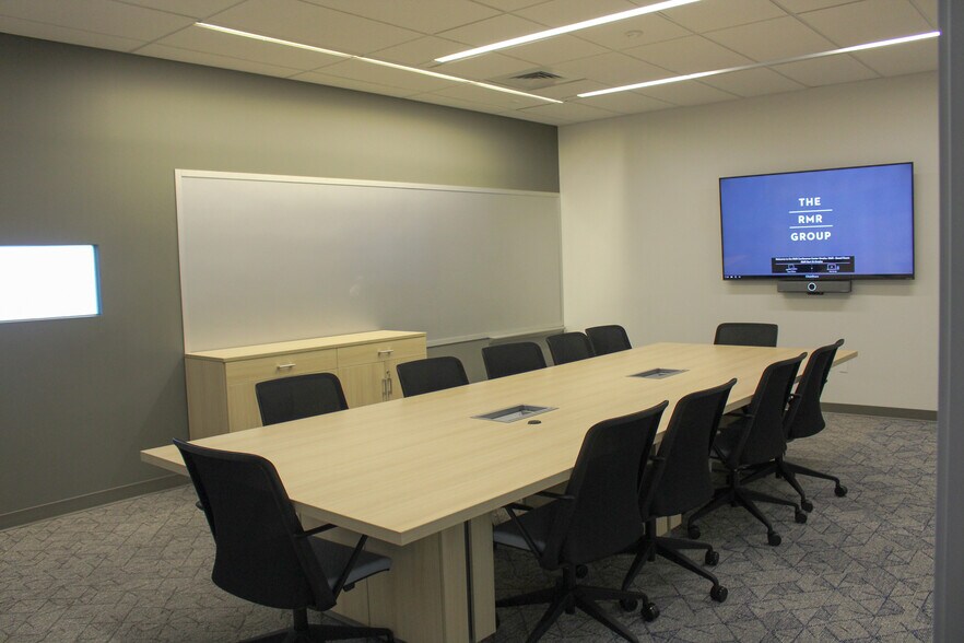 More Photos Of 18020 Burt St, Elkhorn Office For Lease