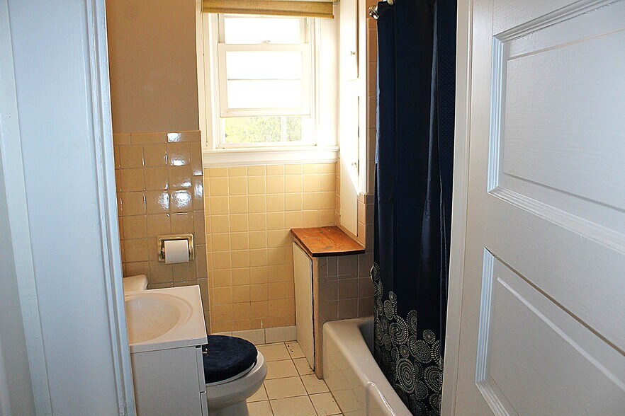 More Photos Of 988 E 185th St, Cleveland Office For Sale