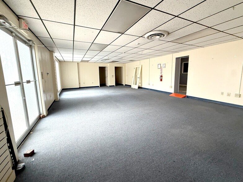 More Photos Of 401-405 Carlisle Ave, York Storefront Retail Residential For Sale