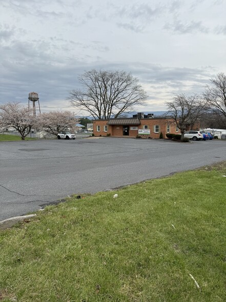 Primary Photo Of 3060 N Valley Pike, Harrisonburg Office Residential For Lease