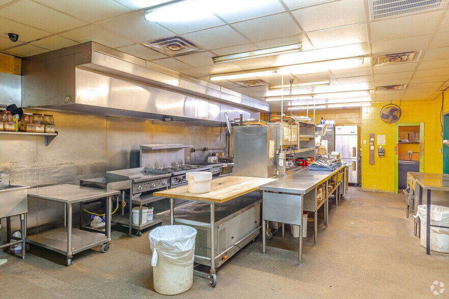 More Photos Of 515 W Royall Blvd, Malakoff Restaurant For Sale