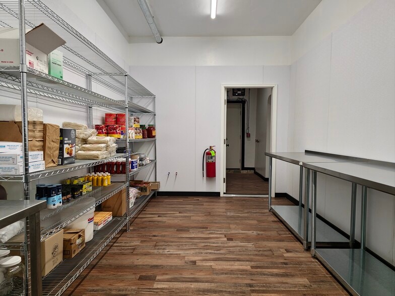 More Photos Of 1011 Front St, Evanston Restaurant For Lease