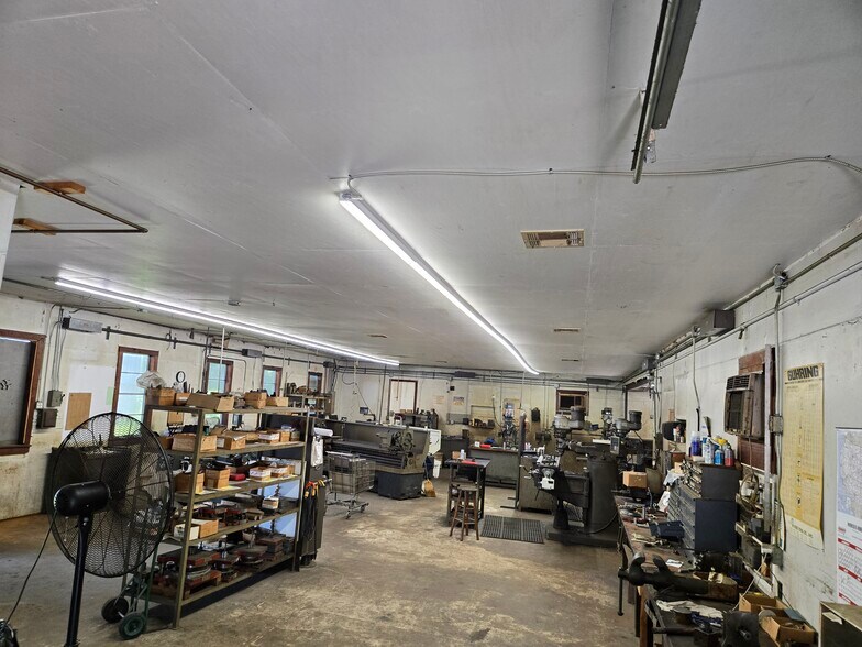 More Photos Of 609 Carby, Houston Warehouse For Sale