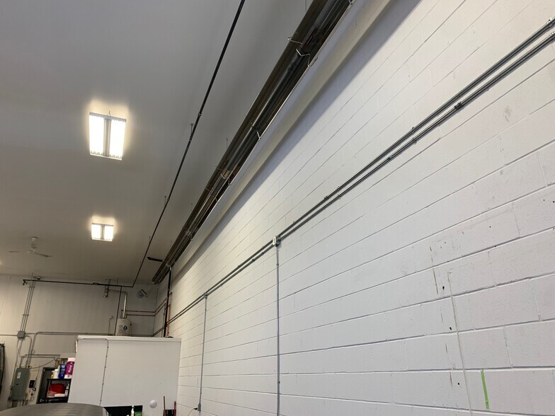 More Photos Of 974 Boulder Blvd, Stony Plain Warehouse For Lease
