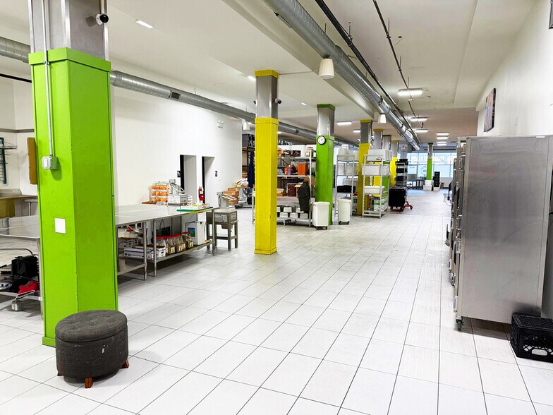 Primary Photo Of 4652 N Sheridan Rd, Chicago Storefront Retail Residential For Lease