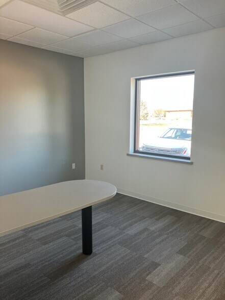 More Photos Of 2935 Universal Ct, Oshkosh Medical For Lease