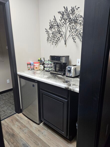 More Photos Of 10315 Dawson's Creek Blvd, Fort Wayne Coworking Space