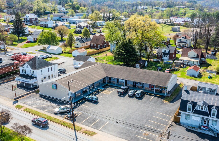 Primary Photo Of 223 W Virginia Ave, Vinton Storefront Retail Office For Lease