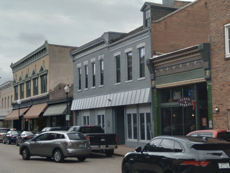 More Photos Of 212 N Main St, Saint Charles Restaurant For Lease
