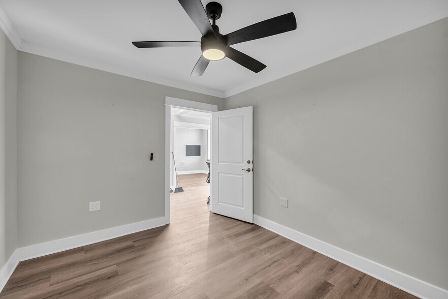 More Photos Of 399 S Elm St, Commerce Storefront For Sale