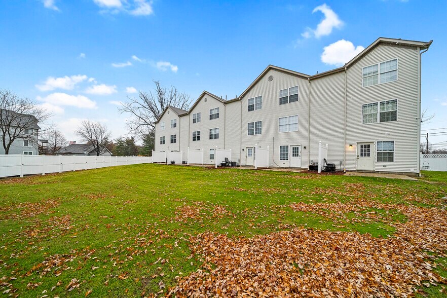 More Photos Of 6037 Lake Rd W, Ashtabula Apartments For Sale