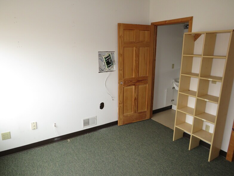 More Photos Of 264-272 S Front St, Braidwood Freestanding For Lease