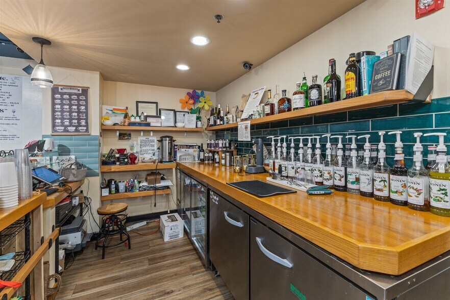 More Photos Of 700 Yampa, Steamboat Springs Restaurant For Sale