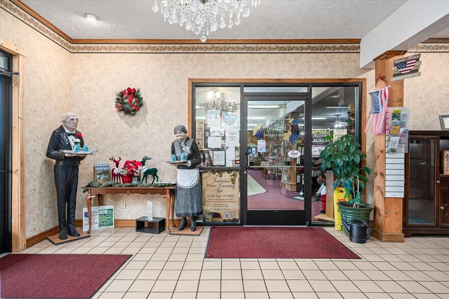 More Photos Of 78 Chestnut Hill Rd, Crossville Freestanding For Sale