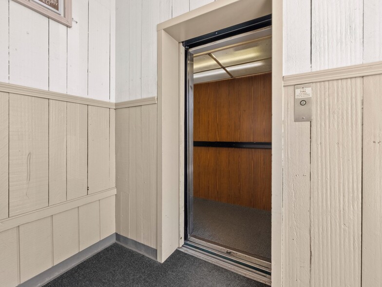 More Photos Of 416 Main St, Wakefield Office For Sale