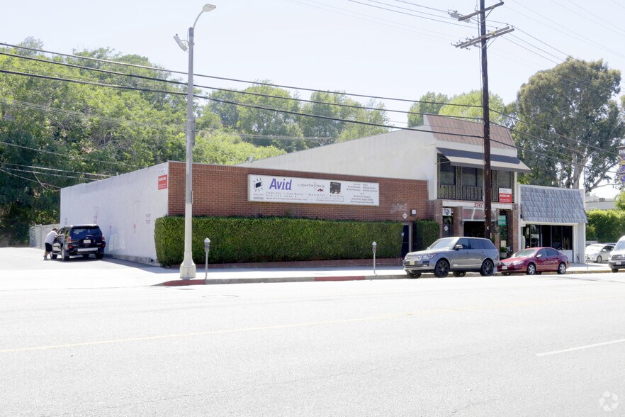 More Photos Of 3743 Cahuenga Blvd, Studio City Office For Lease