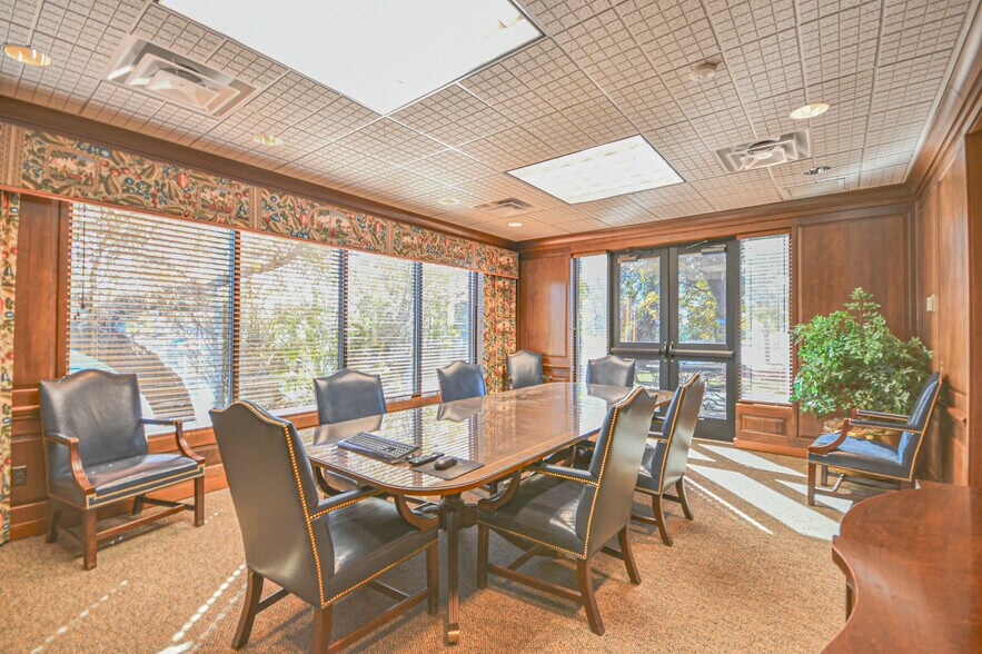 More Photos Of 220 Mckenzie Ave, Panama City Office For Sale