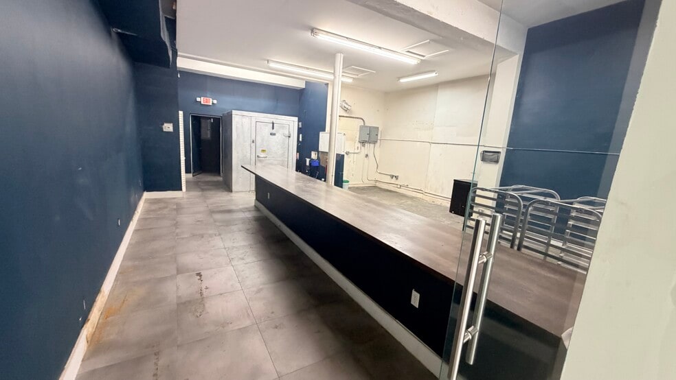 More Photos Of 2606-2614 SW 8th St, Miami Storefront For Lease