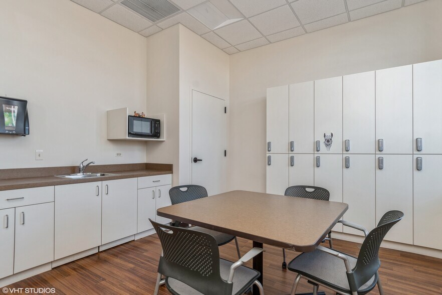 More Photos Of 1004 104th St, Naperville Office For Sale