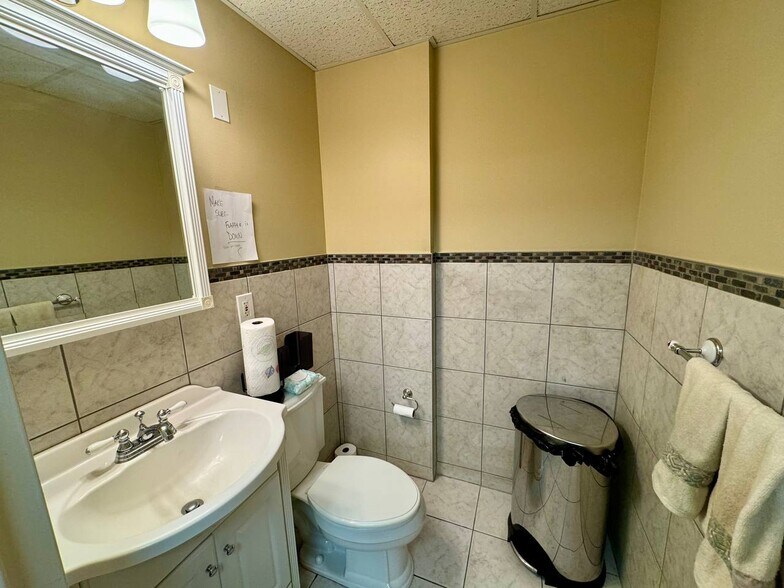 More Photos Of 225 Gordons Corner Rd, Manalapan Township Medical For Lease