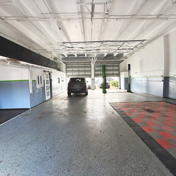 More Photos Of 4711 W Hallandale Beach Blvd, Hollywood Auto Repair For Lease