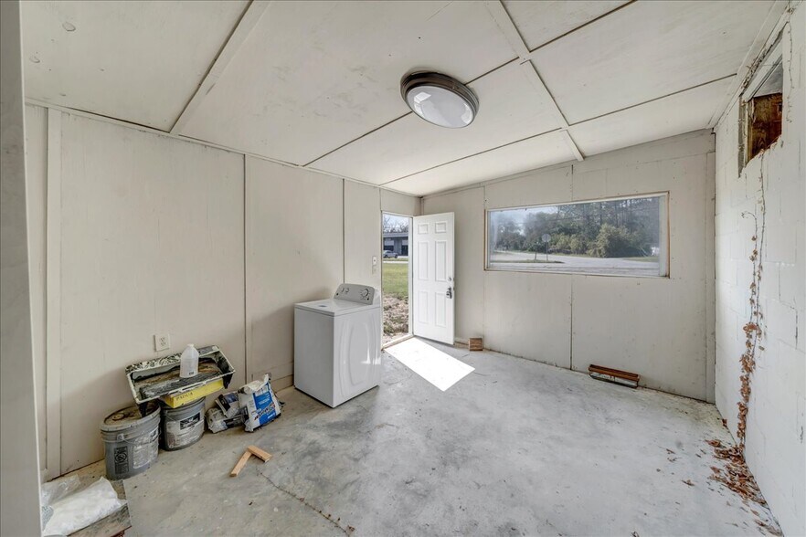 More Photos Of 131 S Jackson St, Hawkinsville Flex For Sale