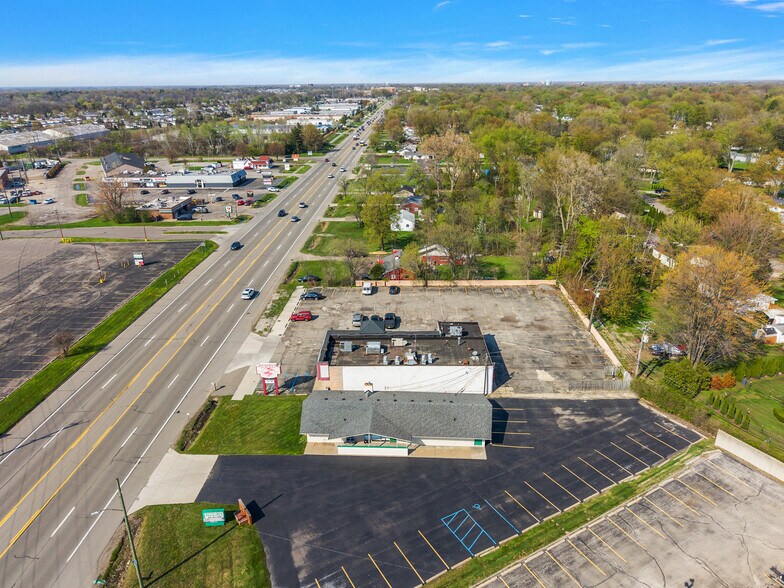 More Photos Of 37116 S Groesbeck Hwy, Clinton Township Restaurant For Sale