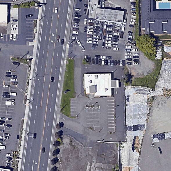 More Photos Of 6829 NE Highway 99, Vancouver Bank For Lease