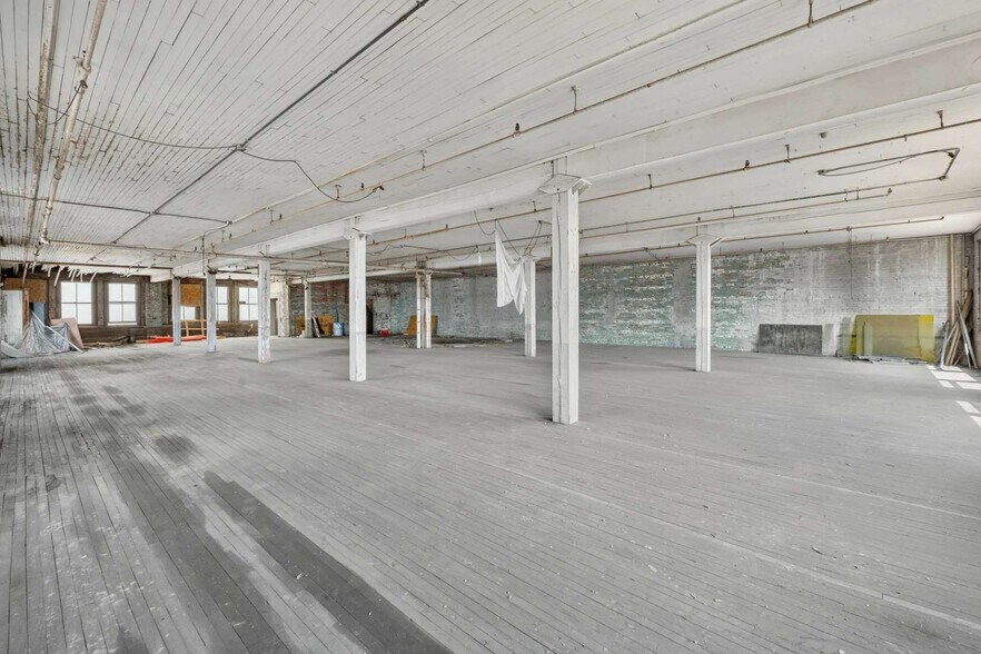 More Photos Of 610 Monroe St, Toledo Storefront Retail Residential For Sale