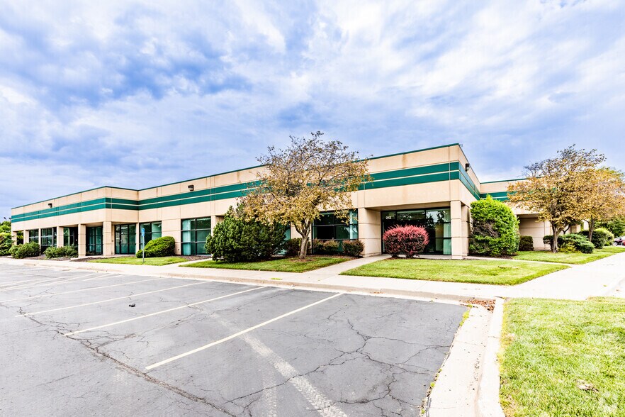 More Photos Of 200-226 NW Platte Valley Dr, Riverside Flex For Lease