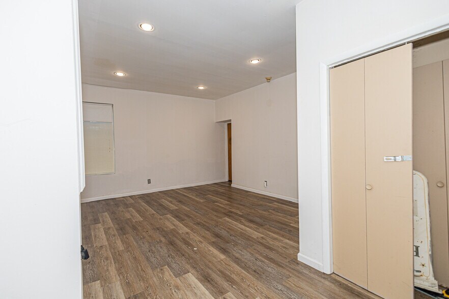 More Photos Of 215 High St, Mount Holly Office Residential For Lease